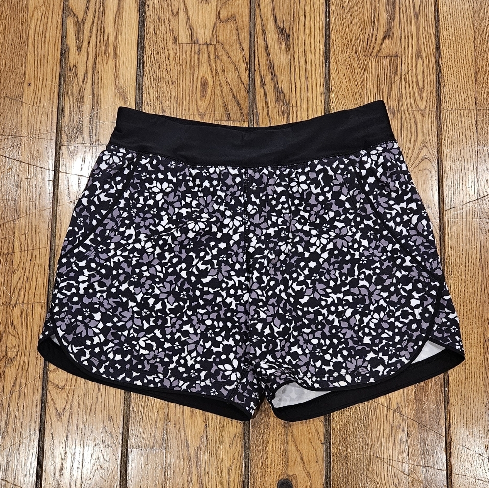 Lands’ End Women’s Running Shorts Size 4 – Black Floral Activewear Gym Yoga